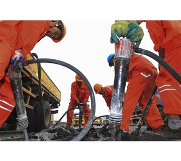 鉆孔灌注樁及鋼構柱是在土方開挖完做嗎？