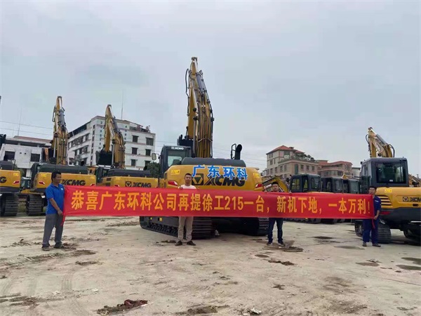 新購215型挖掘機